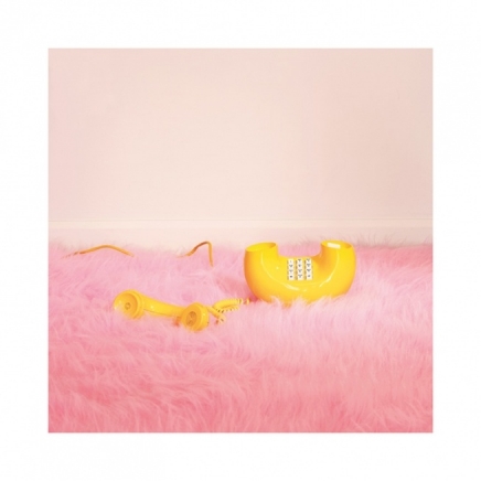 Yellow Phone Poster in der Gruppe Poster / Fotografien bei Desenio AB (13628)