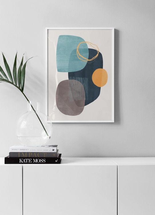  – Art graphique abstrait avec des formes abstraites en bleu et orange sur un fond beige