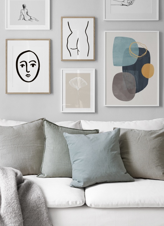  – Abstrakte grafische Kunst mit abstrakten Formen in Blau und Orange auf einem beigen Hintergrund