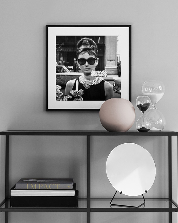 Breakfast at Tiffany's Poster - Audrey Hepburn - desenio.ch