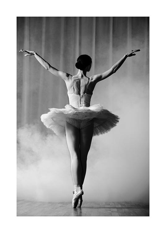 Ballerina in Tutu Poster / Schwarz-Weiss bei Desenio AB (12290)