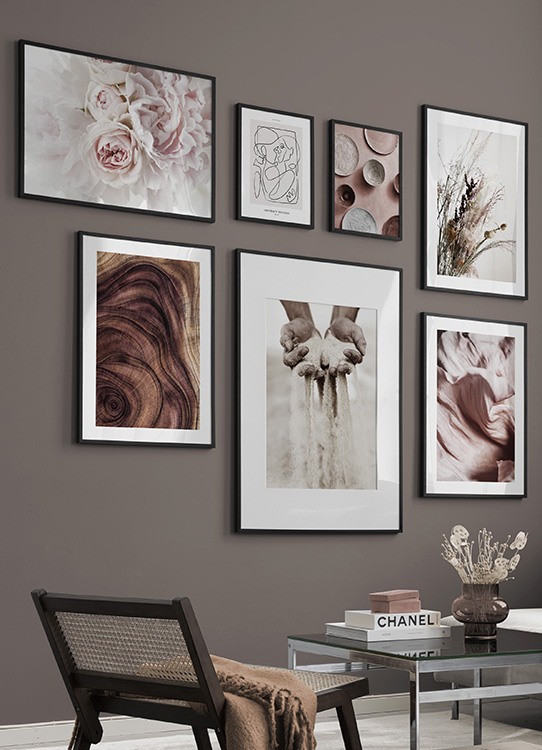  – Illustrazione astratta di due persone disegnate in stile line art, che si baciano e si abbracciano