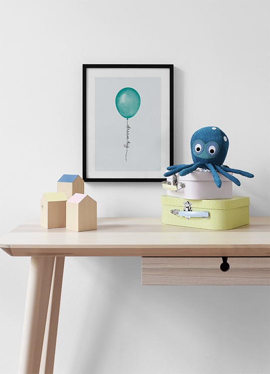  - Illustrazione di un palloncino verde su sfondo grigio con il testo Dream big scritto sul filo del palloncino