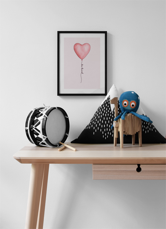  - Illustrazione di un palloncino a forma di cuore rosa su sfondo grigio 