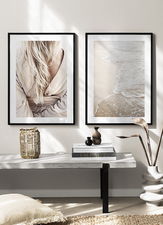  – Fotografie von sanften Wellen, die auf dem Sand auslaufen