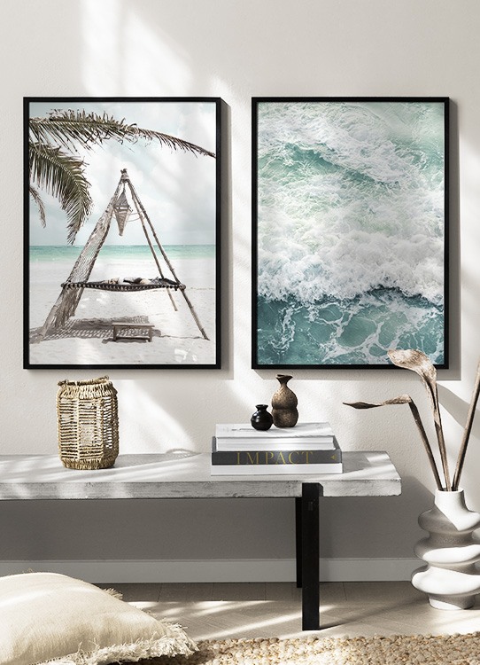  – Photographie de feuilles de palmier devant un hamac sur une plage