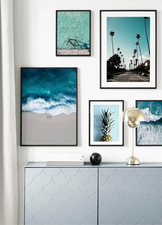  – Fotografia aerea di un oceano con una grande onda che si avvicina a un surfista