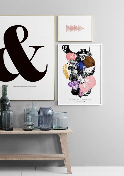  – Poster tipografico in bianco e nero con una grande “e” commerciale e testo sottostante