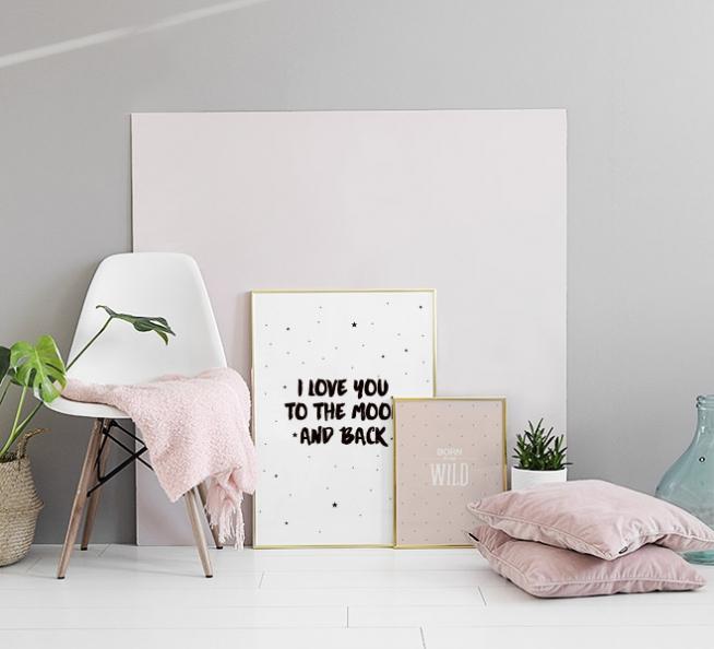 Moon And Back, Affiches / Posters pour enfants chez Desenio AB (7786)