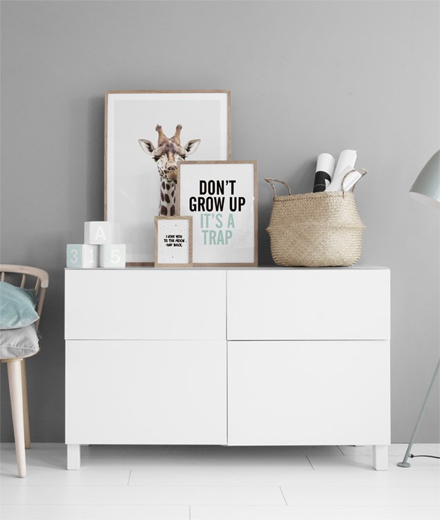 Moon And Back, Affiches / Posters pour enfants chez Desenio AB (7786)