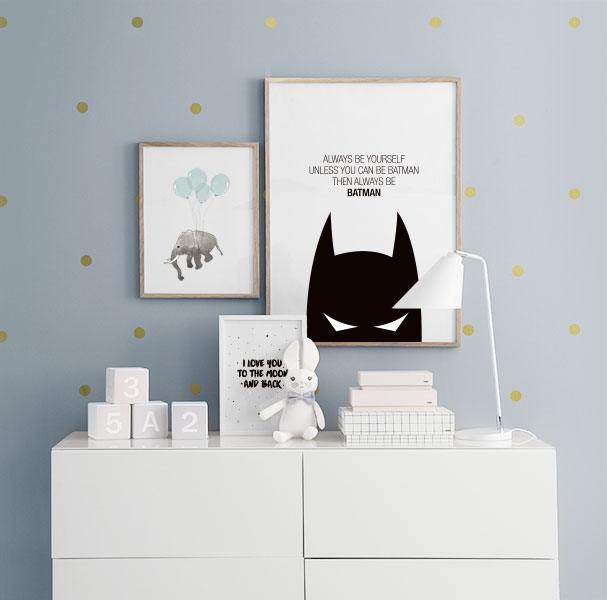  – Illustrazione grafica in bianco e nero con Batman e una sua citazione