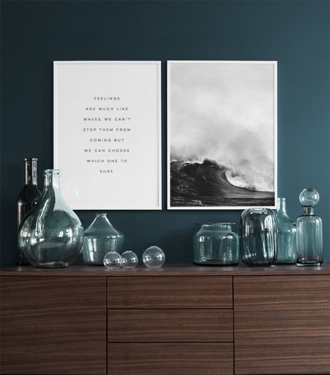 – Photographie en noir et blanc d'une grosse vague marine