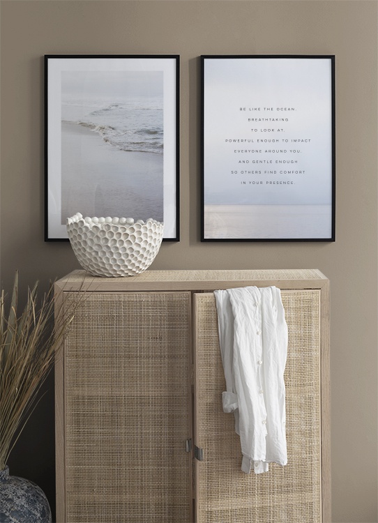  - Poster avec citation sur le fait d'être comme l'océan, sur photographie d'un océan calme